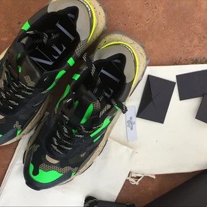 Ugly ass Valentino Bounce